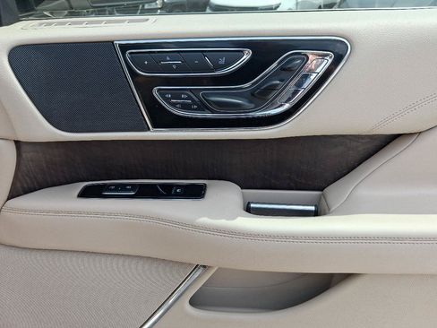 Used 2018 Lincoln Navigator Reserve w/ Technology Package AWD/4WD image 27