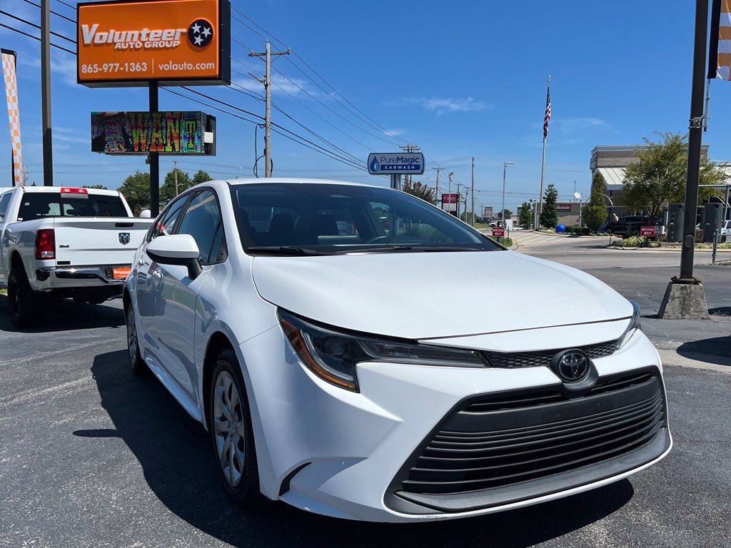 Used 2023 Toyota Corolla LE FWD image 2