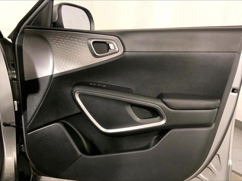 Used 2025 Kia Soul LX w/ LX Technology Package FWD image 25