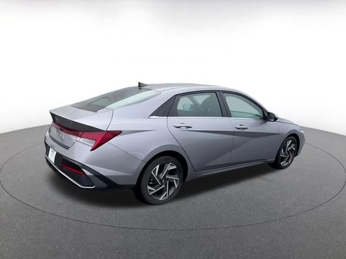 Used 2025 Hyundai Elantra SEL image 15