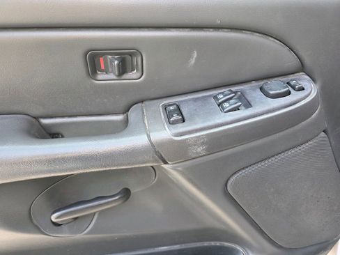 Used 2004 Chevrolet Silverado 1500 Z71 Pickup 4D 6 1/2 ft w/ Light Duty Power Package image 13