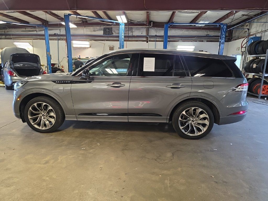 Used 2022 Lincoln Aviator Grand Touring w/ Elements Package Plus AWD/4WD image 2