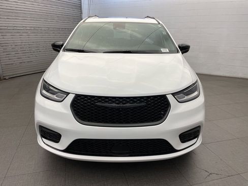 New 2026 Chrysler Pacifica Limited w/ S Appearance Package image 7