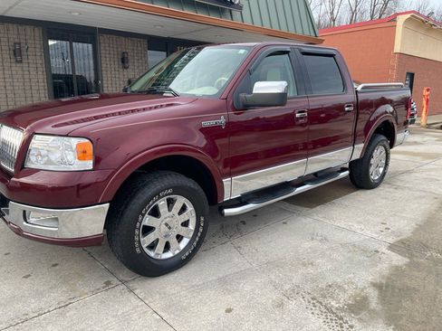 Used 2006 Lincoln Mark LT 4x4 image 2