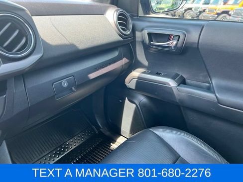 Used 2018 Toyota Tacoma TRD Sport AWD/4WD image 27