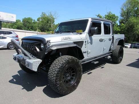 Used 2023 Jeep Gladiator Sport AWD/4WD image 8