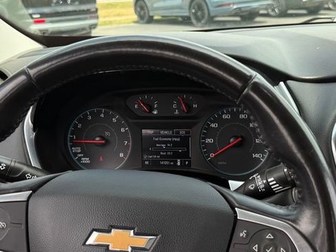 Used 2020 Chevrolet Traverse LT FWD image 7