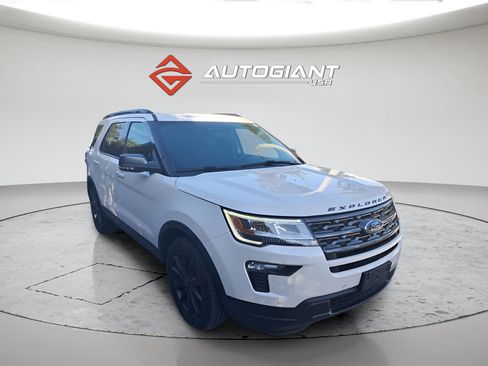 Used 2019 Ford Explorer XLT w/ Equipment Group 202A AWD/4WD image 7