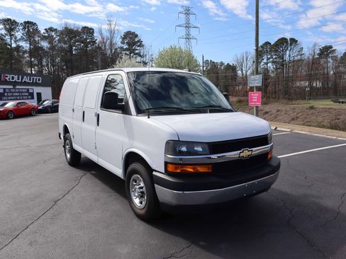 Used 2023 Chevrolet Express 2500 w/ Driver Convenience Package image 12