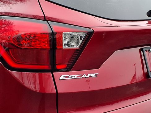 Used 2019 Ford Escape Titanium image 25