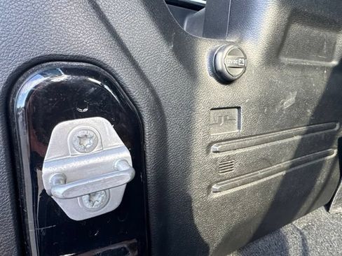 Used 2022 Jeep Wrangler Unlimited Sahara AWD/4WD image 11
