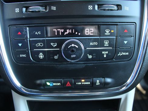 Used 2016 Dodge Grand Caravan SXT image 43