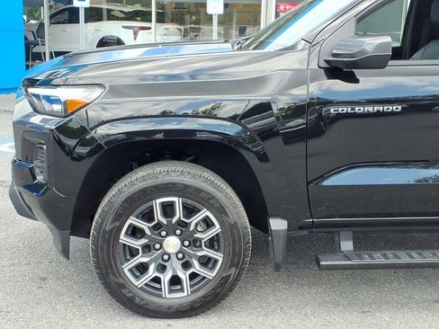 Used 2024 Chevrolet Colorado LT w/ LT Convenience Package III AWD/4WD image 7