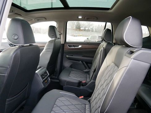 Used 2024 Volkswagen Atlas SEL Premium R-Line image 11