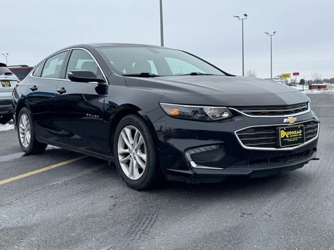 Used 2017 Chevrolet Malibu LT image 3