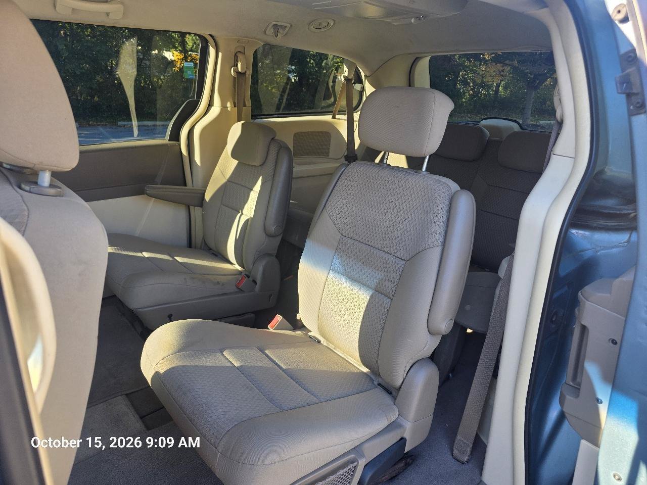 Used 2010 Chrysler Town & Country Touring FWD image 13