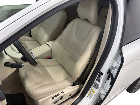 Used 2016 Volvo XC60 T5 Premier w/ Proximity Package AWD/4WD image 11