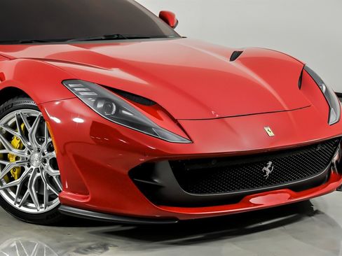 Used 2019 Ferrari 812 Superfast RWD image 2