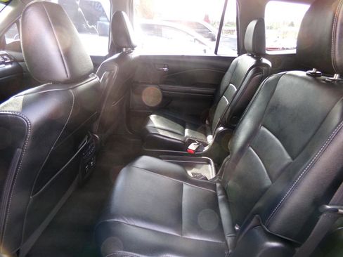 Used 2021 Honda Pilot Touring image 16