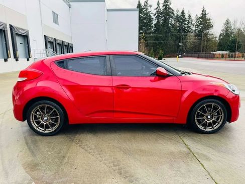 Used 2017 Hyundai Veloster image 6