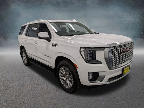 Used 2023 GMC Yukon Denali w/ Advanced Technology Package AWD/4WD image 3