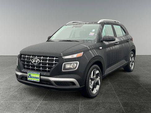 Certified 2025 Hyundai Venue SEL image 3