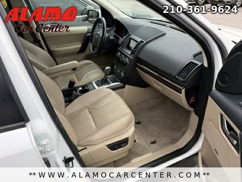 Used 2014 Land Rover LR2 HSE image 8