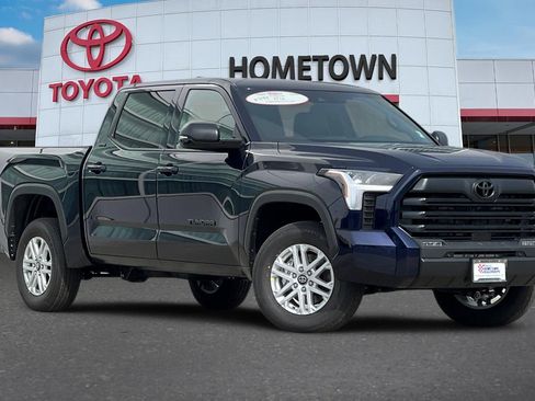 Used 2025 Toyota Tundra SR5 w/ SR5 Premium Package AWD/4WD image 2