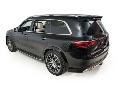 Used 2024 Mercedes-Benz GLS 580 4MATIC image 4