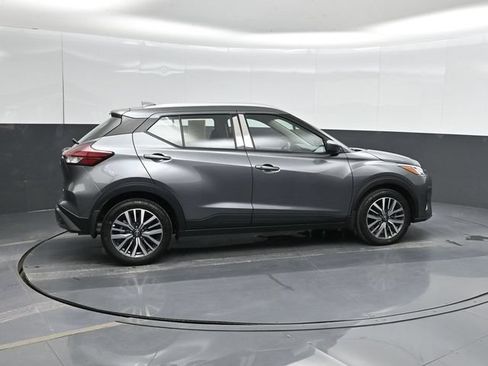 Used 2024 Nissan Kicks SV FWD image 4