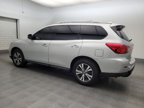 Used 2020 Nissan Pathfinder SV image 3