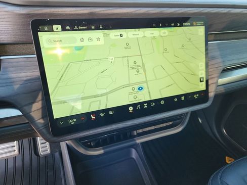 Used 2022 Rivian R1T Adventure image 19