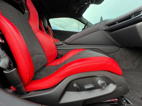 Used 2025 Chevrolet Corvette Stingray Preferred Cpe w/ Z51 Performance Package image 18