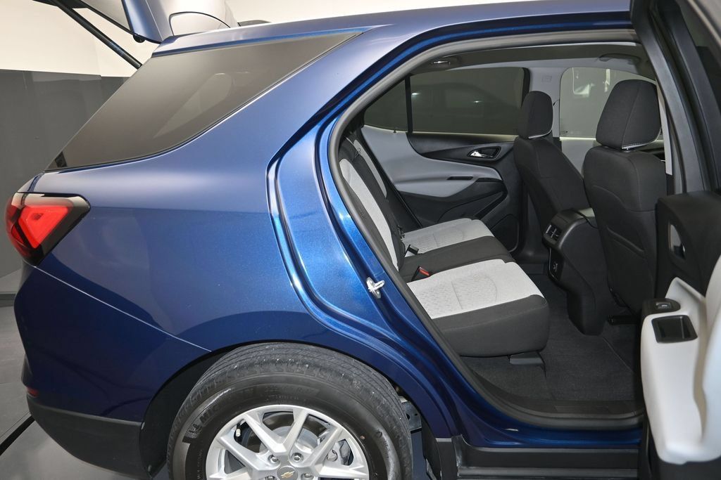Used 2023 Chevrolet Equinox LS w/ LS Convenience Package FWD image 24