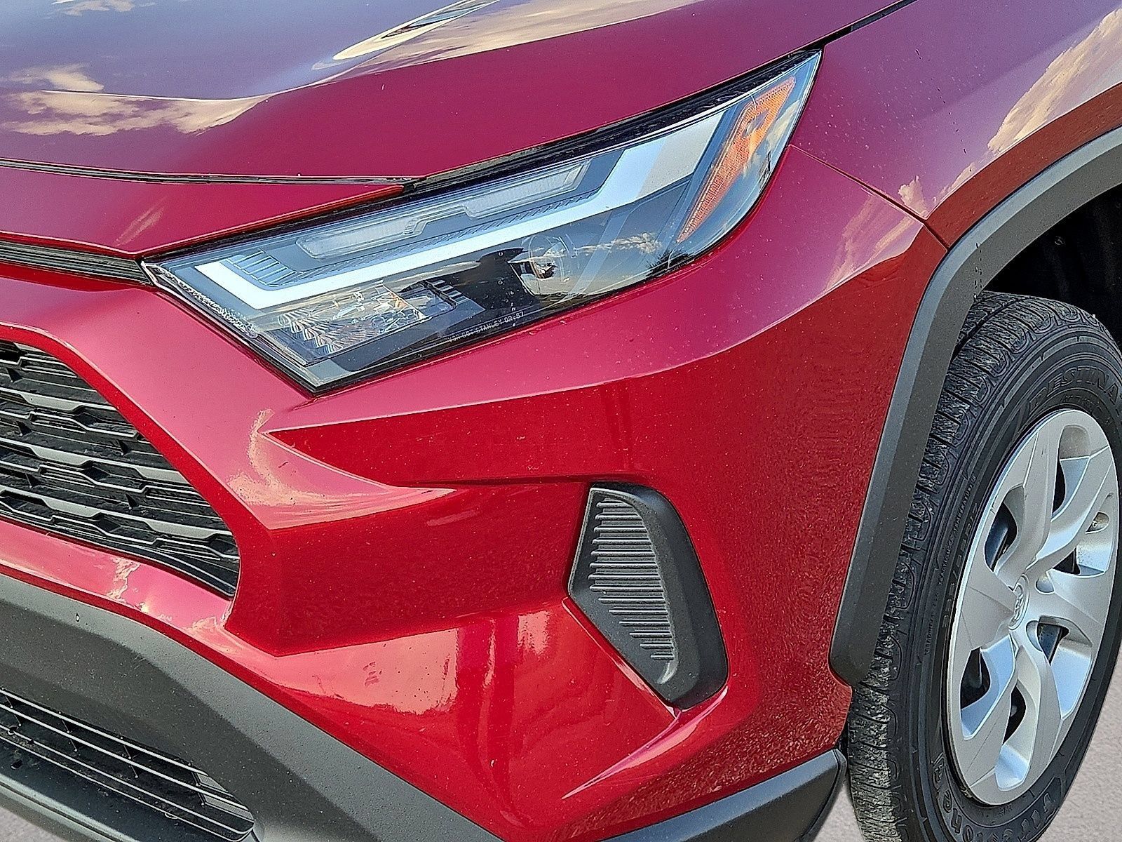 Used 2025 Toyota RAV4 LE FWD image 9