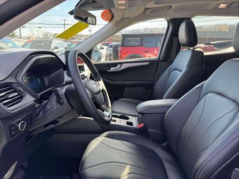 Used 2025 Ford Escape SE w/ PHEV Premium Package image 13
