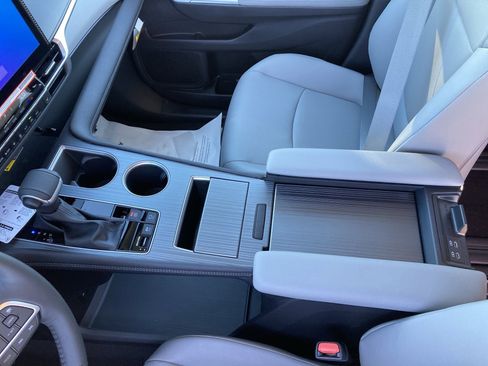 Certified 2025 Toyota Sienna XLE w/ XLE Plus Package image 24