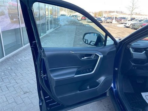 Used 2019 Toyota RAV4 XLE w/ Convenience Package image 22