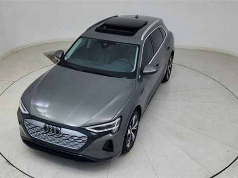 Used 2024 Audi Q8 e-tron Premium image 78