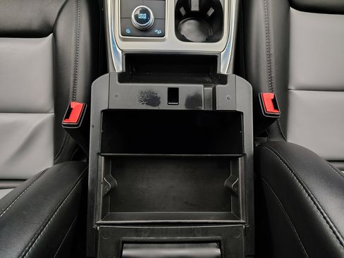 Used 2022 Ford Explorer XLT w/ Equipment Group 202A image 33