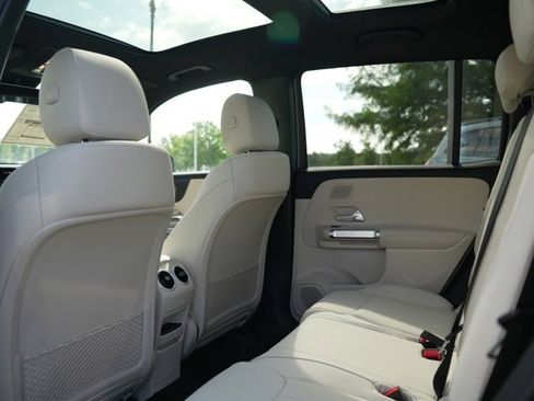 Used 2026 Mercedes-Benz GLB 250 4MATIC image 42