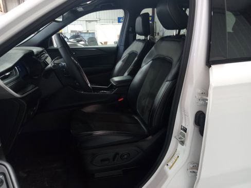 Used 2024 Jeep Grand Cherokee Altitude image 14