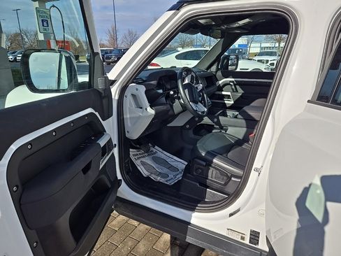 Used 2023 Land Rover Defender 110 S image 16