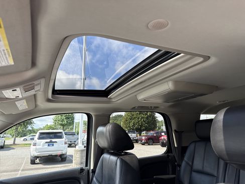 Used 2013 Chevrolet Tahoe LT w/ Luxury Package RWD image 27