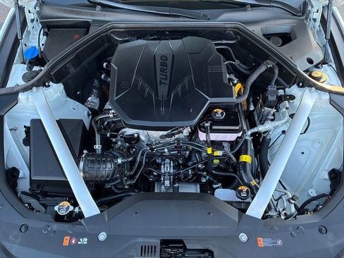 Used 2025 Genesis G70 2.5T image 10