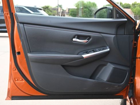 Used 2025 Nissan Sentra SR FWD image 18