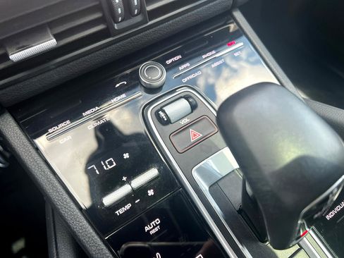 Used 2021 Porsche Cayenne image 17