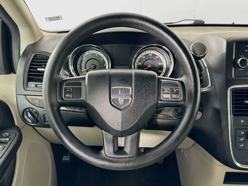 Used 2016 Dodge Grand Caravan SE w/ Quick Order Package 29E SE FWD image 17