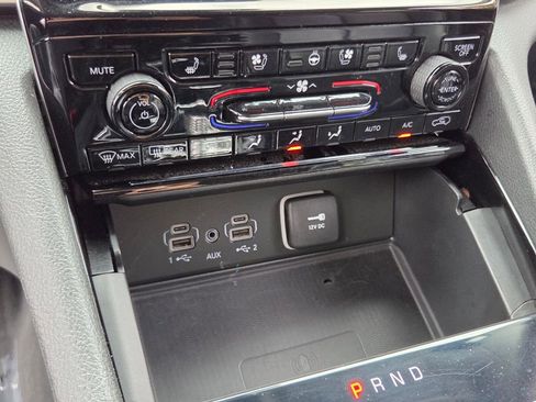 Used 2023 Jeep Grand Cherokee L Limited w/ Luxury Tech Group II RWD image 29