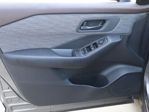 Used 2023 Nissan Rogue S FWD image 19